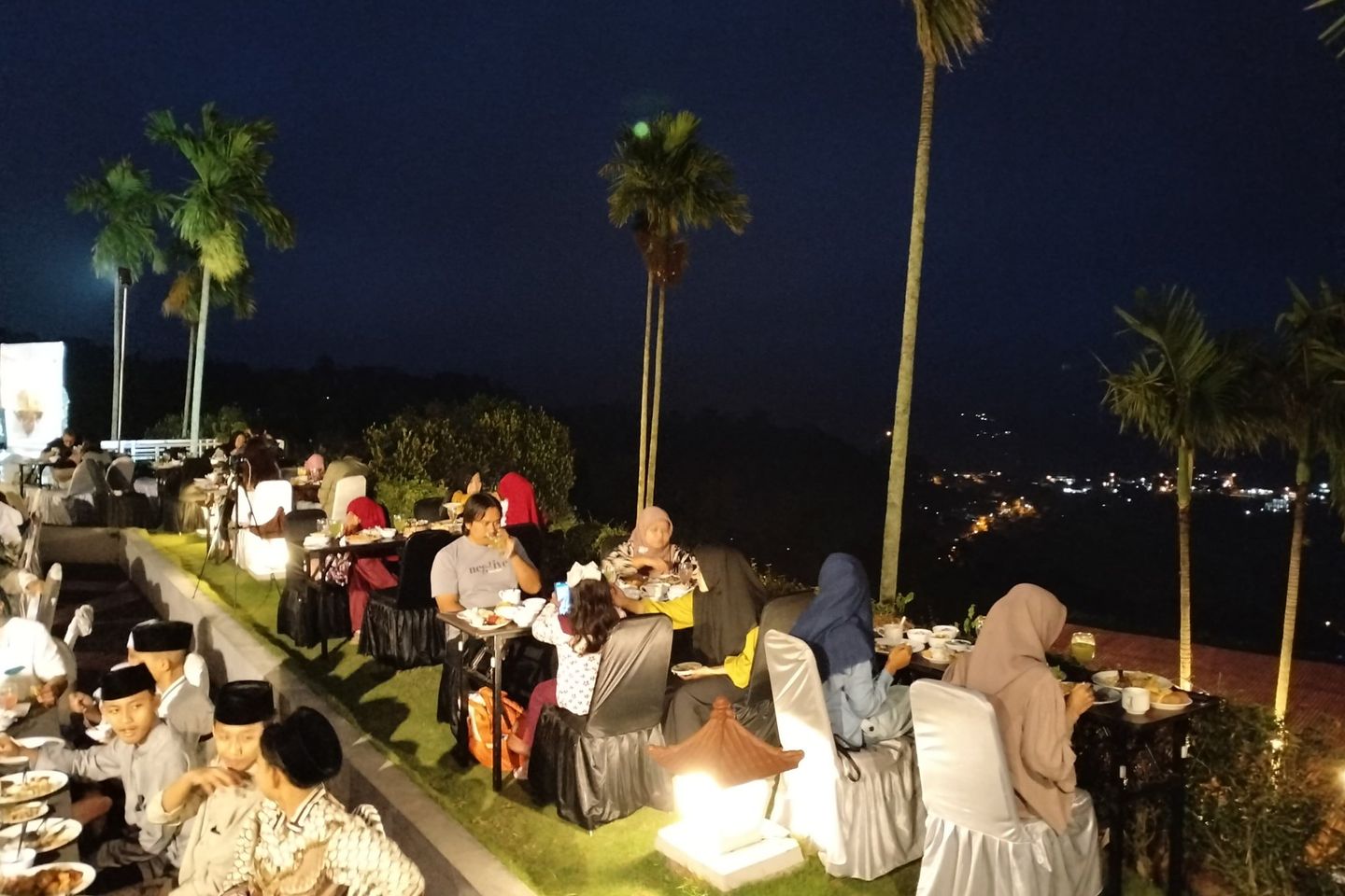 Bukber, Grand Whiz Hotel Trawas Hadirkan Paket Iftar Buffet dan Live Cooking