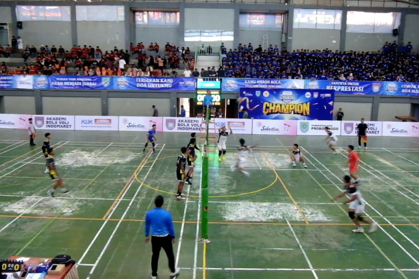 SMAN 2 Hattrick Juara Turnamen Voli Putra Piala Wali Kota Probolinggo