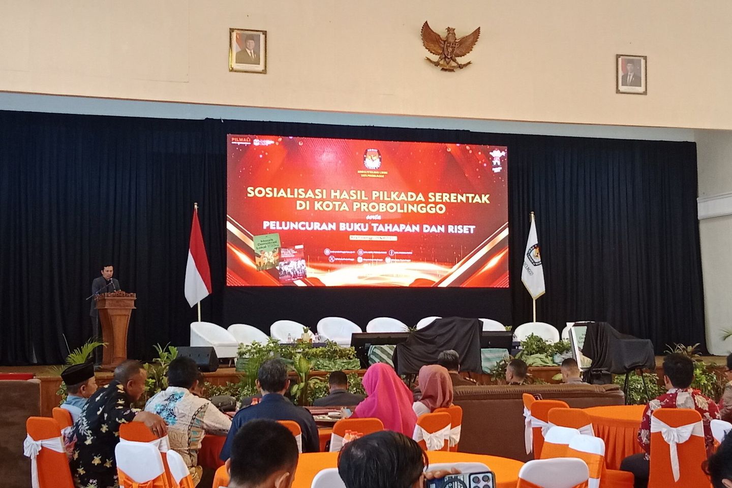 KPU Kota Probolinggo Sosialisasi Hasil Pilkada 2024 dan Luncurkan Dua Buku Riset
 