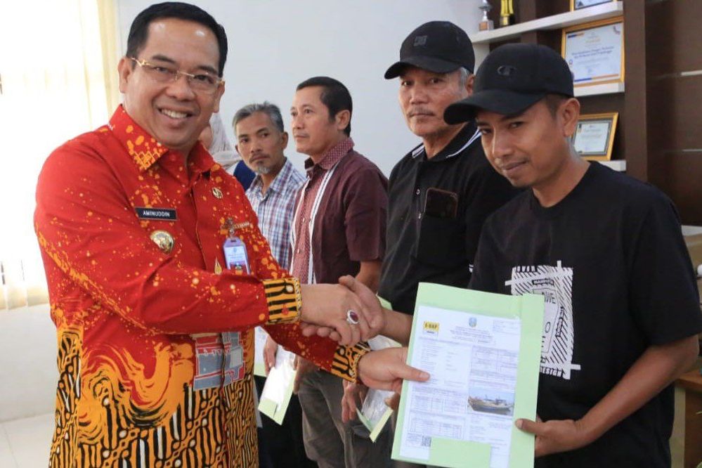 Pemkot Probolinggo Berikan E-BKP pada Puluhan Nelayan