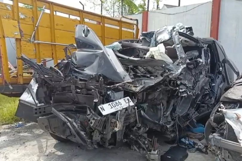 Ulama Madura dan Istrinya Tewas dalam Kecelakaan Maut di Tol Paspro