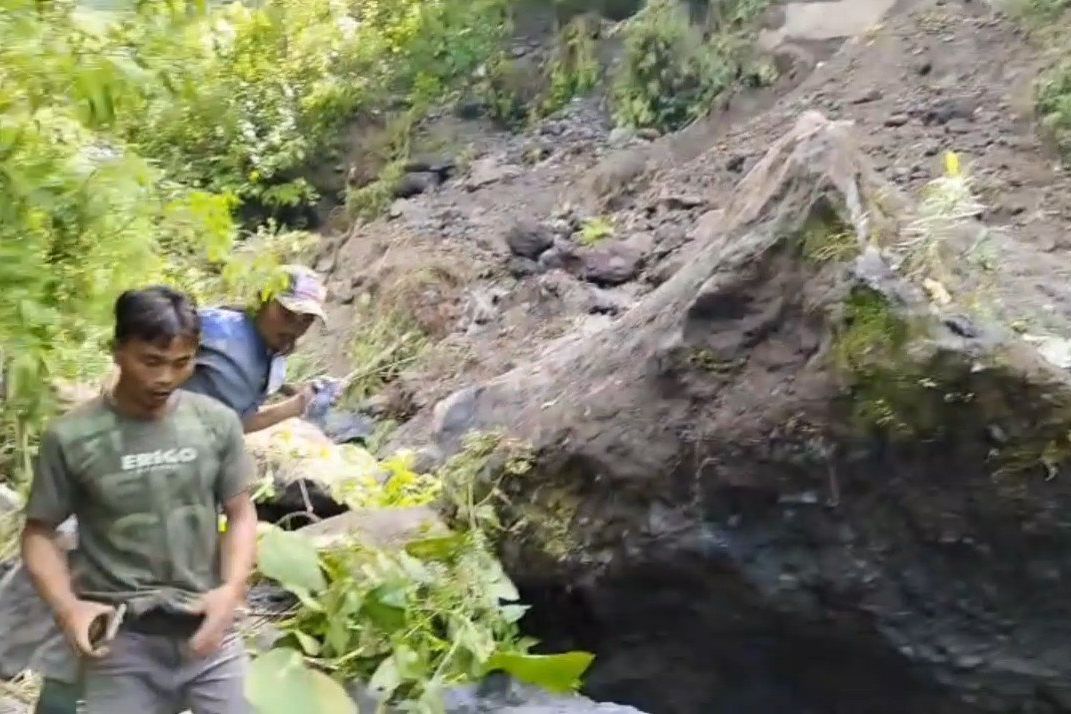 Pascagempa, Retakan dan Longsor Ditemukan di Lereng Gunung Lemongan Lama