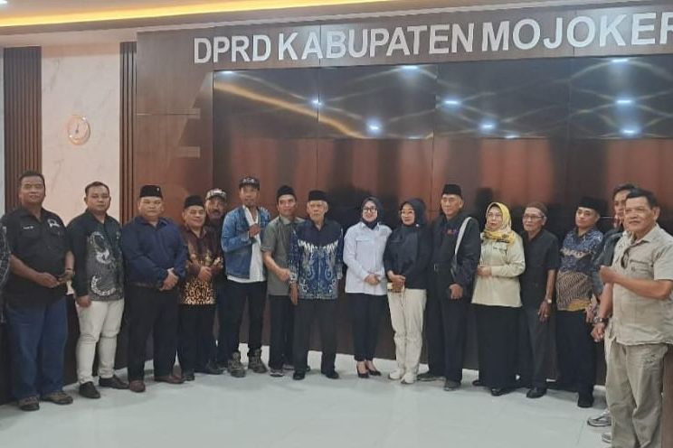 DPRD Bersama LSM Bahas Percepatan Pemindahan Pusat Pemerintahan ke Mojosari