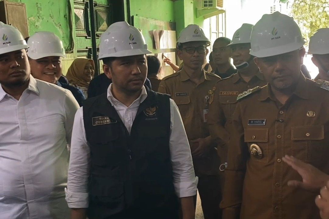 Wagub Emil Tinjau Pabrik Gula di Probolinggo, Pastikan Stok Aman