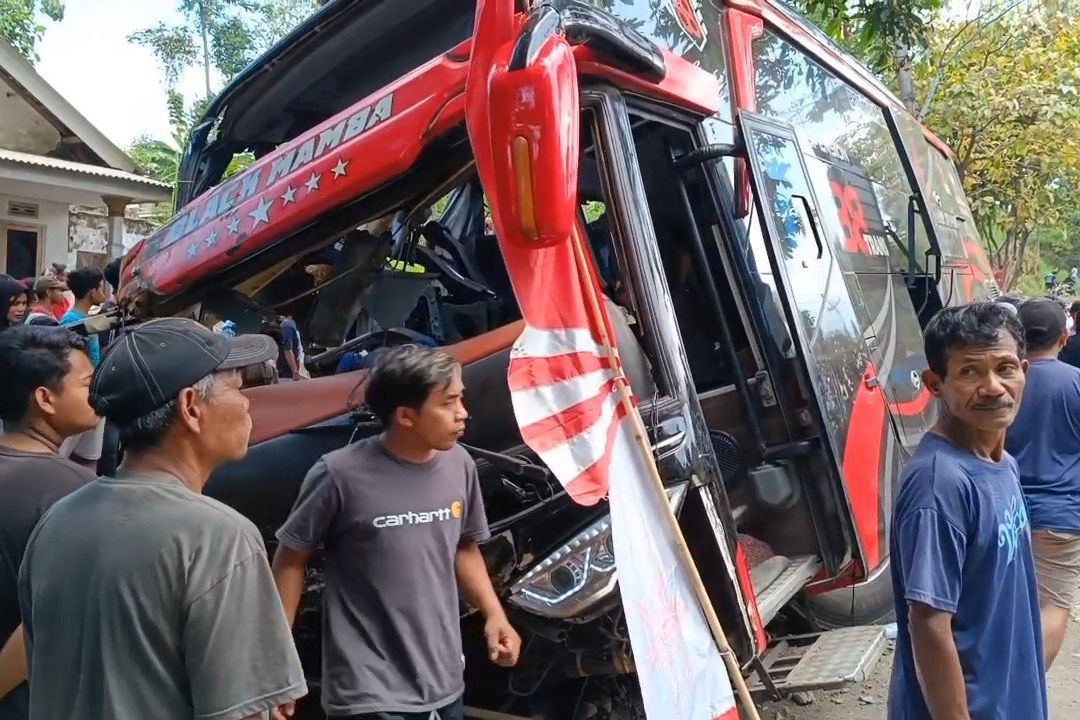 Rombongan Nakes Kecelakaan di Jalur Bromo, RS Bina Sehat Jember Kerahkan 18 Ambulans