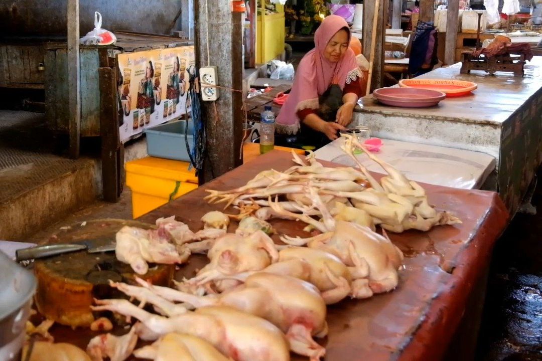 Stok Terbatas Pascademo, Harga Daging Ayam di Probolinggo Meroket