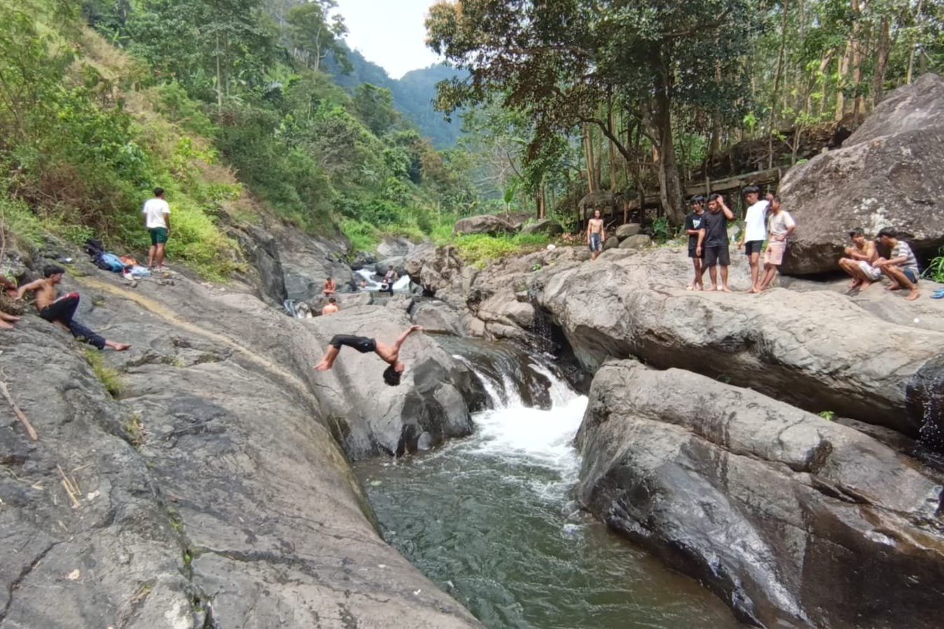 Kali Rabunan, “Surga” Tersembunyi di Kaki Gunung Argopuro