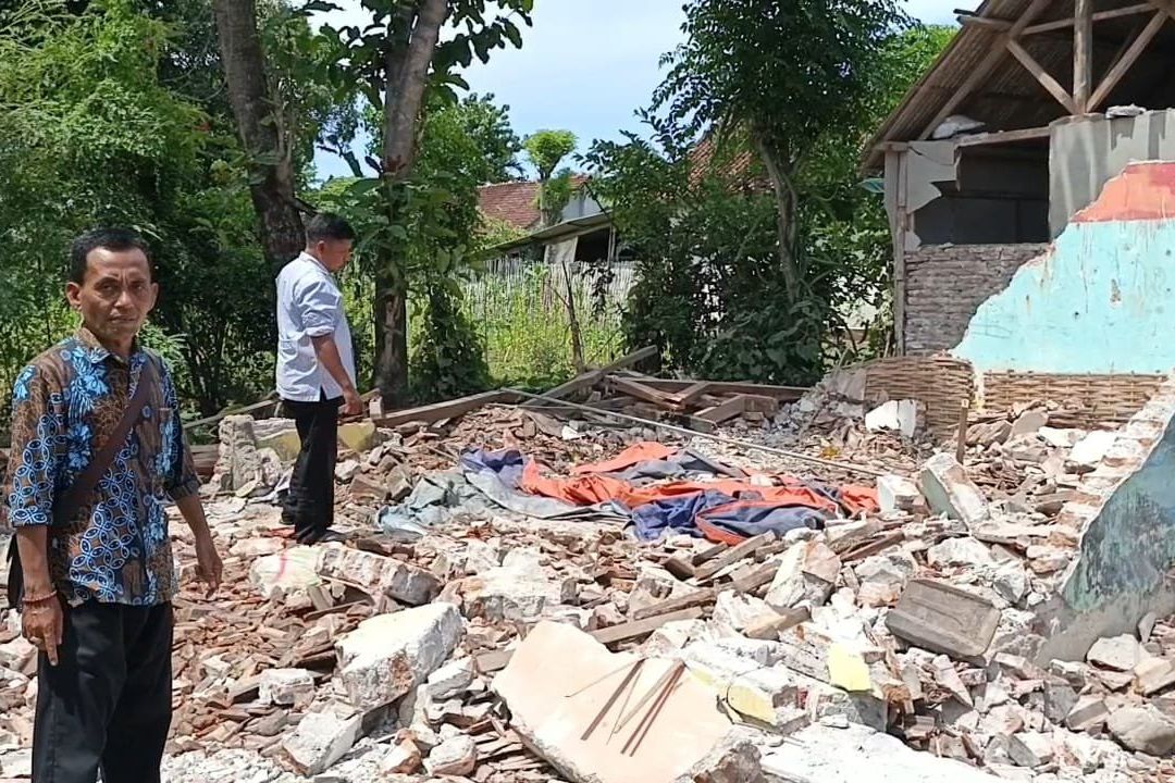 Diduga Terimbas Gempa, Bangunan Madrasah di Probolinggo Ambruk