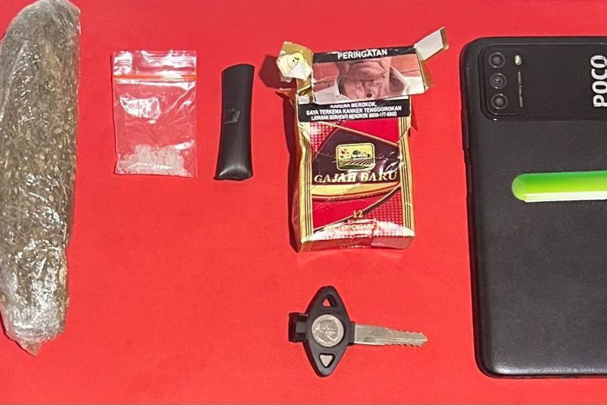 Bekuk Pengedar di Pacet Mojokerto, Polisi Sita Ganja dan Sabu