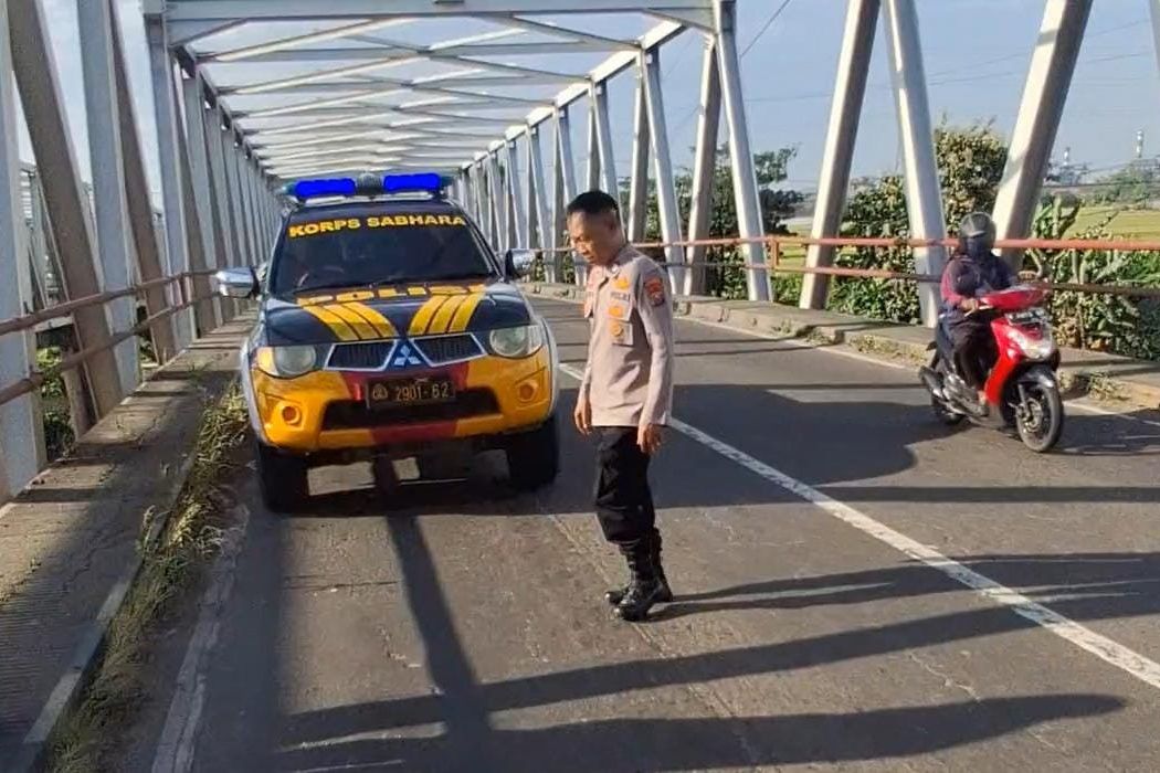 Motor Ditemukan di Jembatan Ngrame Mojokerto, Pengendara Misterius
