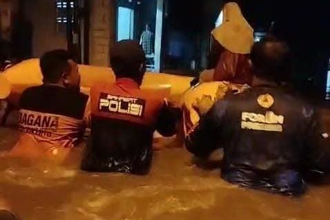 Sungai Tambakrejo Meluap, Ratusan Warga Mojokerto Terdampak Banjir