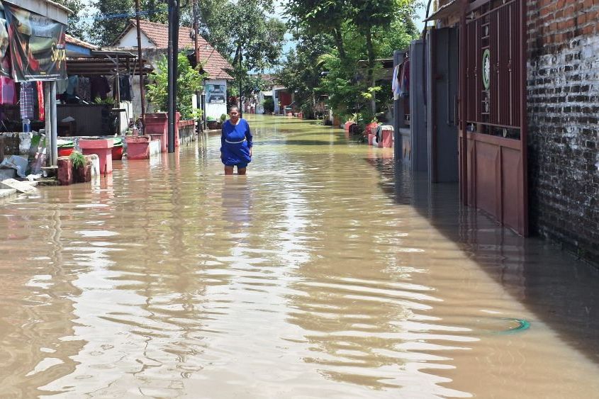 Tanggul Sungai Jebol, Permukiman di Mojosari Mojokerto Terendam Banjir