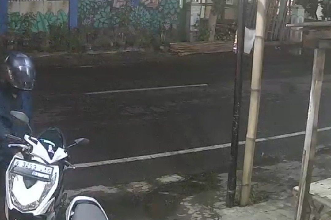 Terekam CCTV, Curanmor di Kota Probolinggo Gagal karena Gembok Cakram