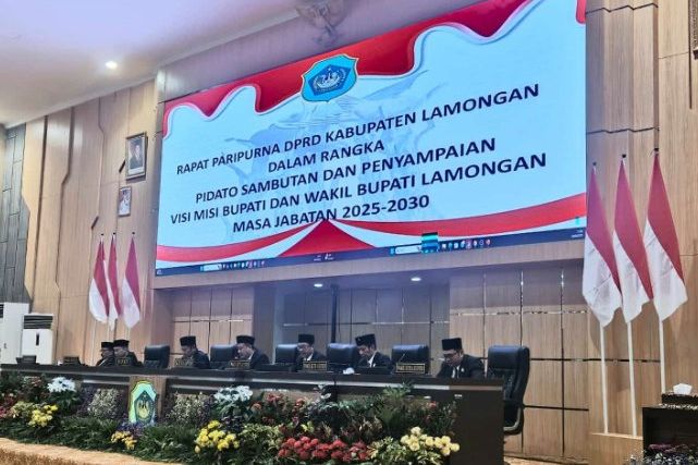 Diterpa Kritik, Pak Yes Sampaikan Visi Misi dalam Rapat Paripurna DPRD Lamongan 