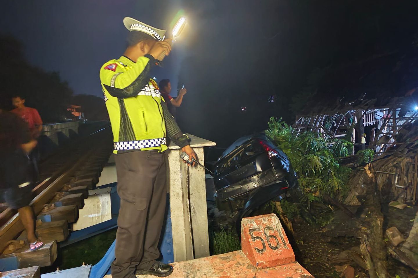 Kereta Tabrak Honda CRV di Lamongan, Sopir dan Penumpang Mobil Selamat