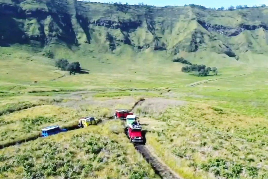 Pesona Bromo Semakin Memikat Wisatawan Usai Diguyur Hujan