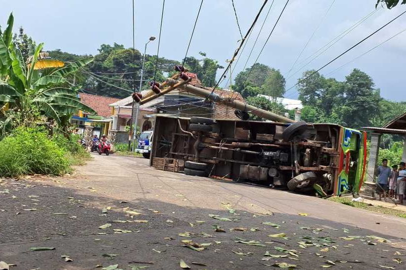 Ini Identitas 21 Penumpang Kereta Kelinci yang Terguling di Mojokerto