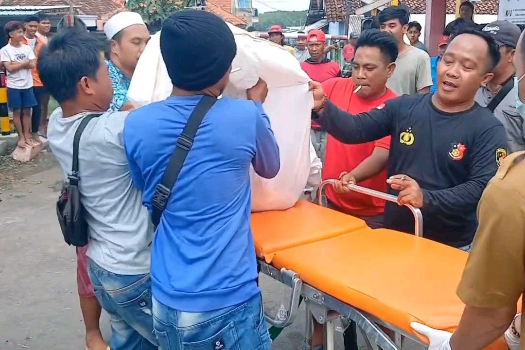 Pengamen Tewas Tertabrak KA Sri Tanjung di Probolinggo