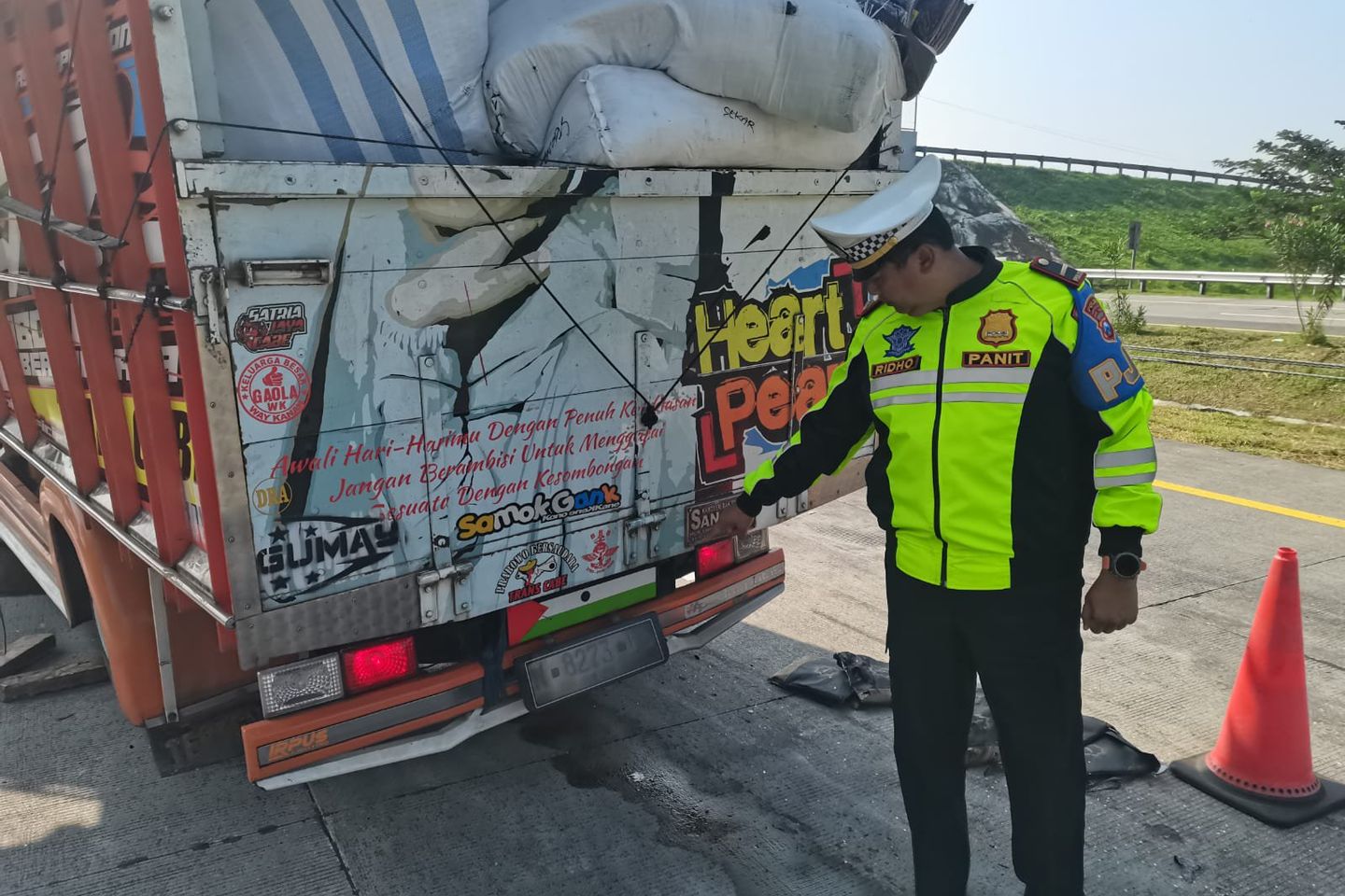 Truk Vs Truk di Tol Jombang - Mojokerto, Dua Korban Meninggal di Tempat