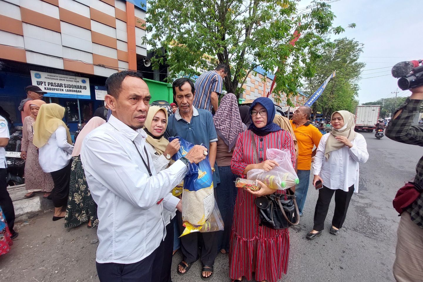 Jaga Stabilitas Harga, Dinas Perdagangan Lamongan Gelar Operasi Pasar Murah