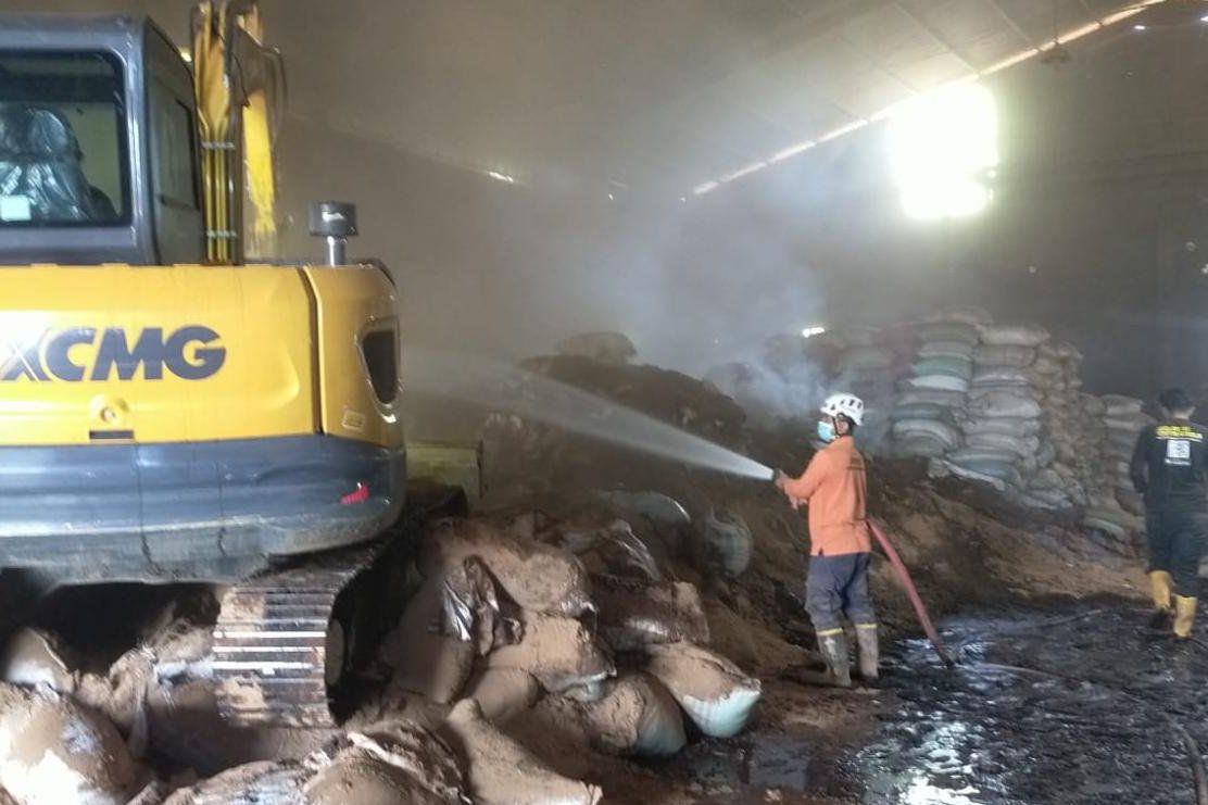 Pabrik Pengolah Bahan Obat Nyamuk di Mojokerto Terbakar