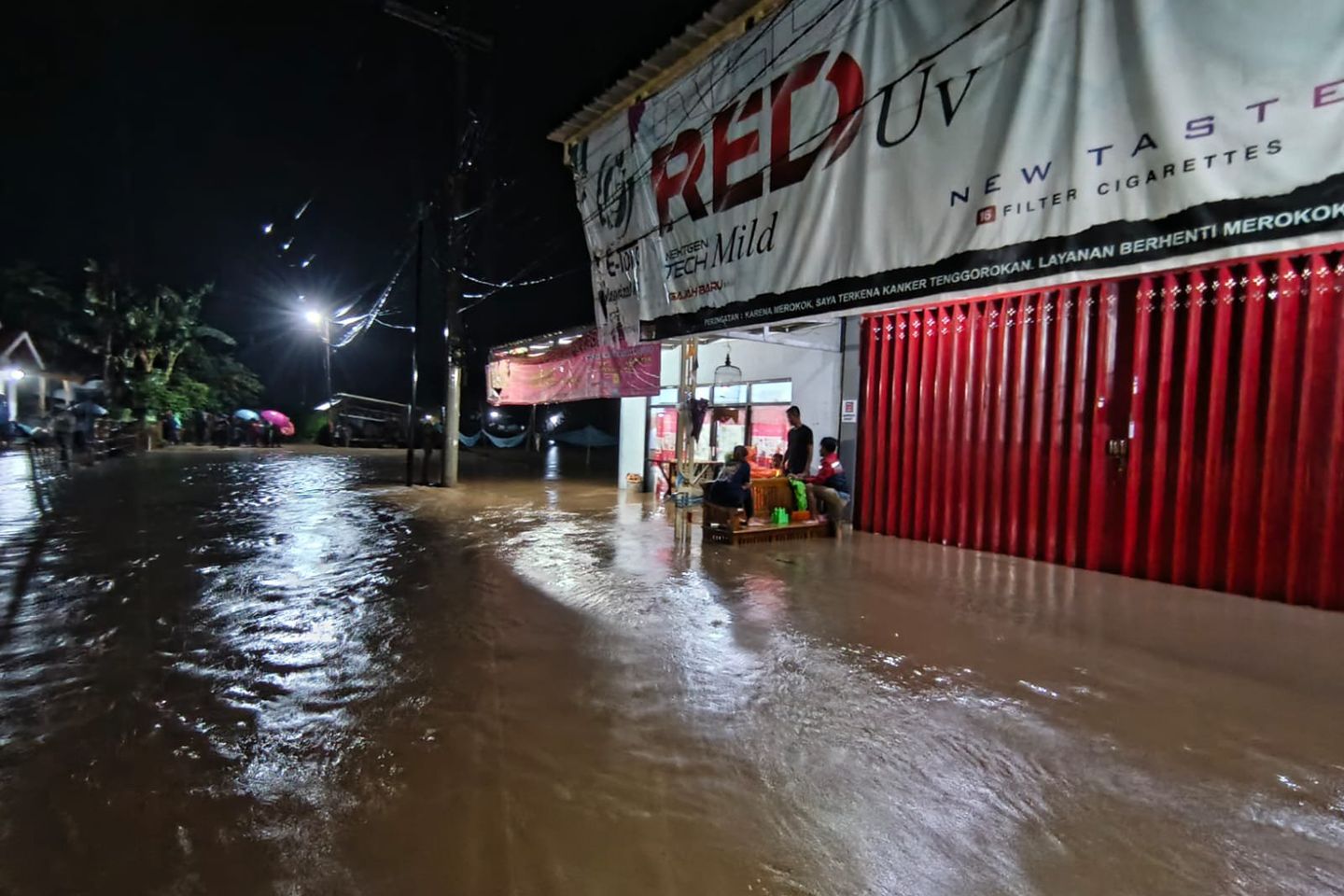 Tanggul Sungai Rondoningo Jebol, Puluhan Rumah di Probolinggo Terendam Banjir