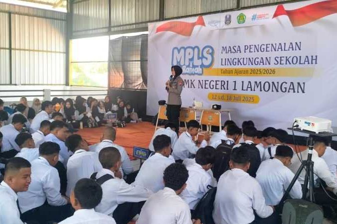 Cegah Kenakalan Remaja, Kanit Bintibsos Polres Lamongan Turun ke MPLS