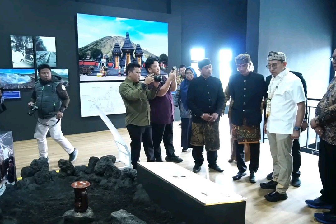Menbud Fadli Zon Resmikan Revitalisasi Museum Tengger di Lereng Bromo