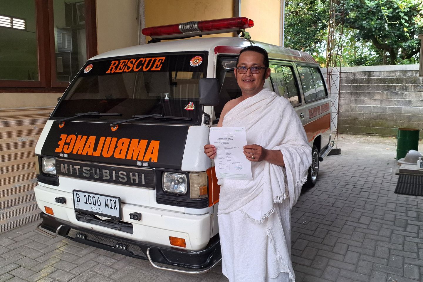 Gantikan Ibu yang Wafat, Relawan Ambulans Ini Siap Berangkat Haji