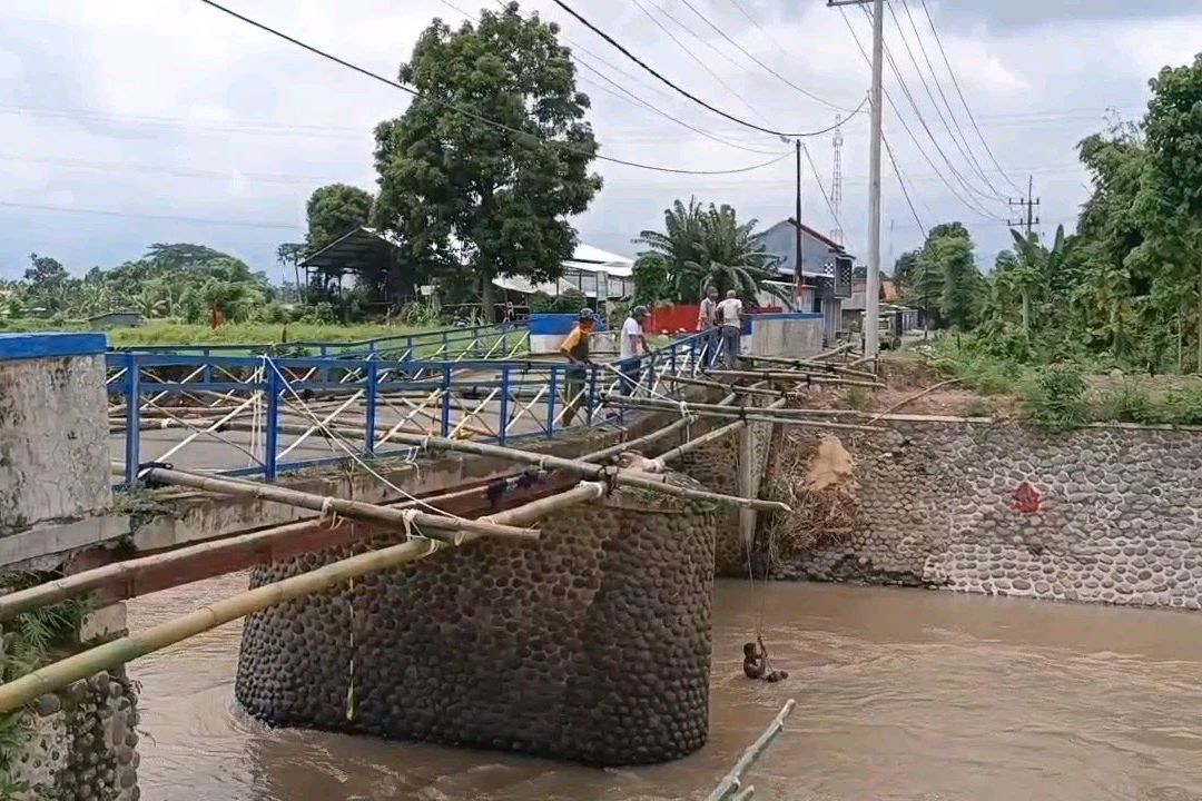 Jembatan Penghubung Empat Desa di Probolinggo Terancam Putus

‎