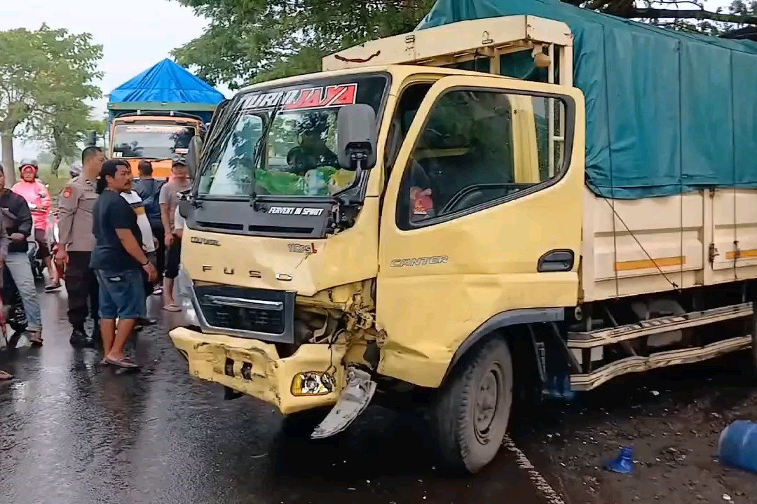 Tertabrak Truk Saat Berteduh, Pemotor Meregang Nyawa di Jalur Pantura Probolinggo