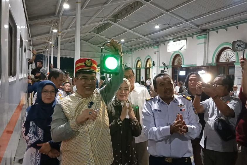 Wali Kota Probolinggo Pimpin Pembukaan Perdana Commuter Line Supaspro