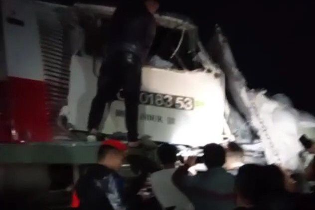Kereta Blambangan Ekspres Vs Truk Gandeng di Leces Probolingo, 2 Luka Parah