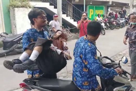 Belasan Siswa SMAN 2 Lamongan Diduga Keracunan MBG