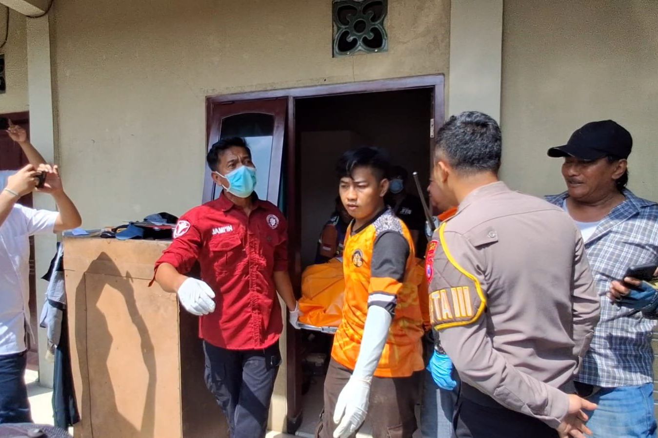 Diduga Terlilit Utang, Pria Asal Tulungagung Nekat Bunuh Diri di Kamar Kos