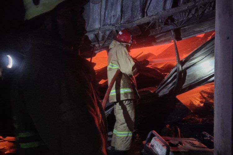Gudang Konveksi di Lamongan Terbakar, Kerugian Capai Miliaran Rupiah