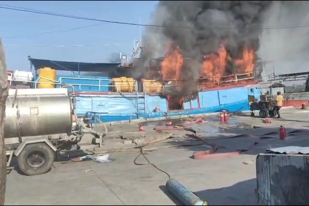 Kapal Garcias Tanjung Perak Terbakar, Kerugian Ditaksir Rp1 Miliar