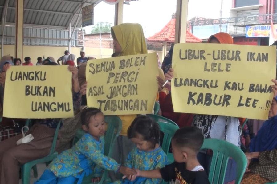 Uang Tabungan di Koperasi Raib, Emak-Emak Datangi Balai Desa Gading 
