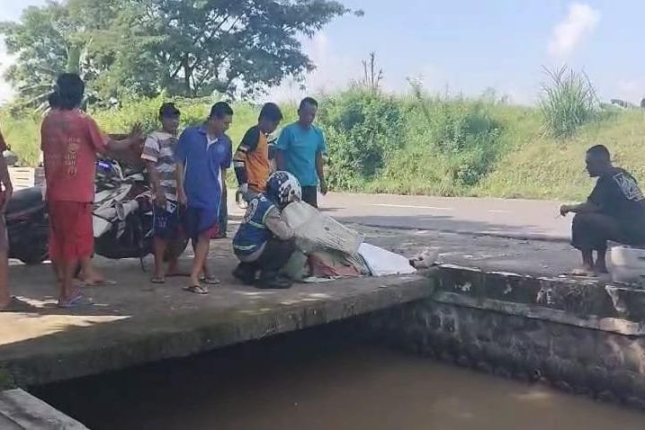 Gagal Mendahului Truk, Remaja di Mojokerto Celaka di Jalan Raya Betro