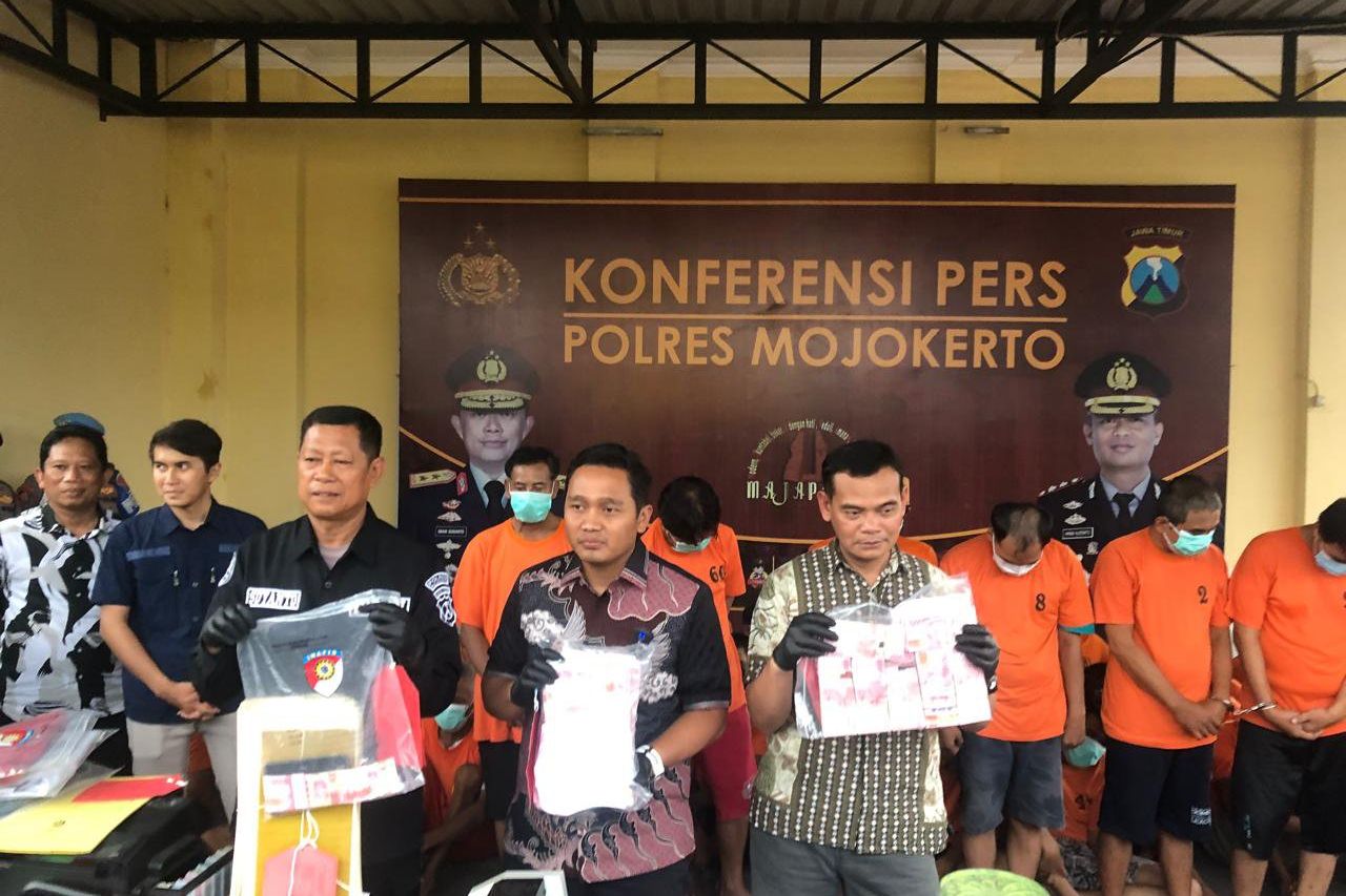 Polisi Sita Upal Ratusan Juta dari Delapan Tersangka di Mojokerto
