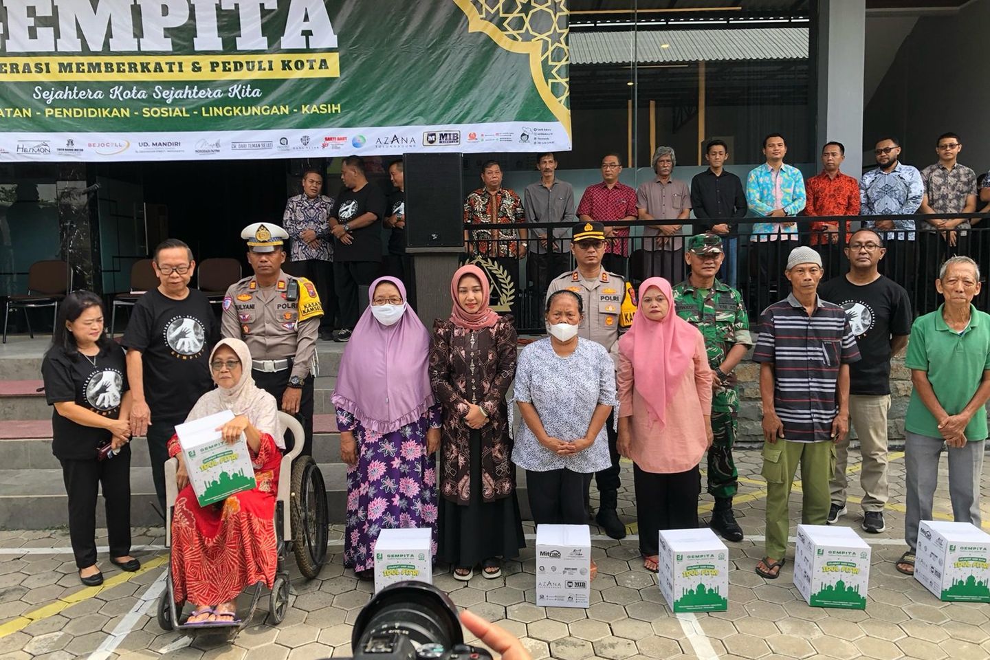 Gereja ROCK Mojokerto Bagikan Parcel Lebaran untuk Warga Kurang Mampu