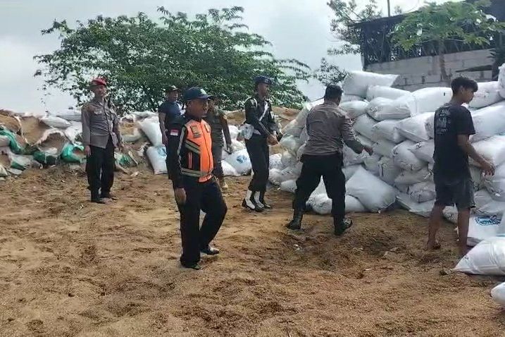 Menjelang Libur Lebaran, Polri dan TNI Benahi "Benteng Sekam" di Tikungan Gotekan Pacet