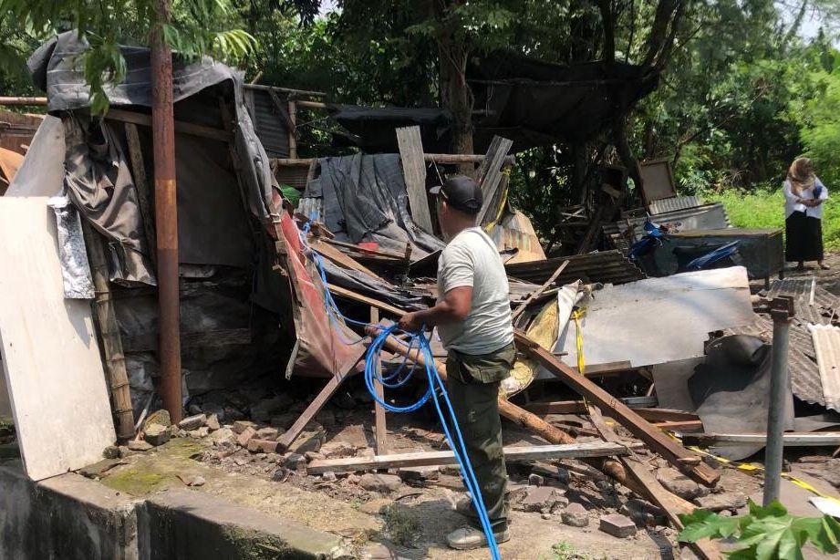 Satpol PP Bongkar Warung Remang-Remang di Desa Ngrame Pungging