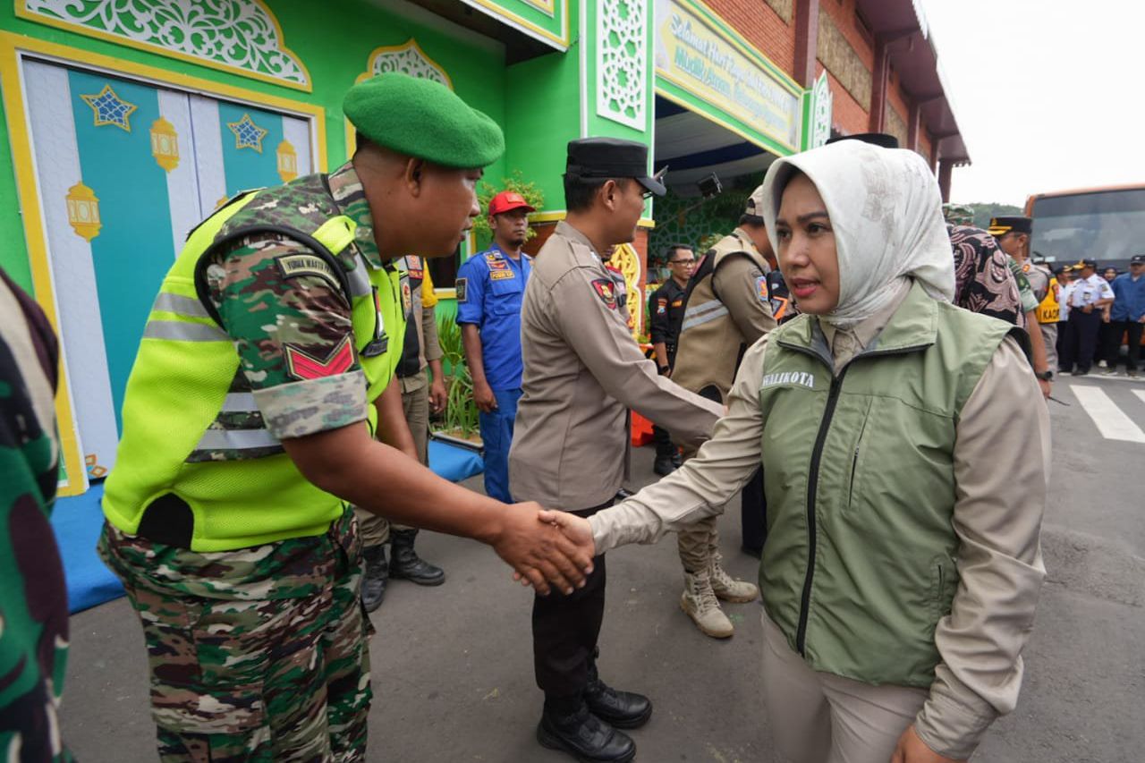 Ning Ita dan Forkopimda Kota Mojokerto Tinjau Posko Pengamanan Lebaran