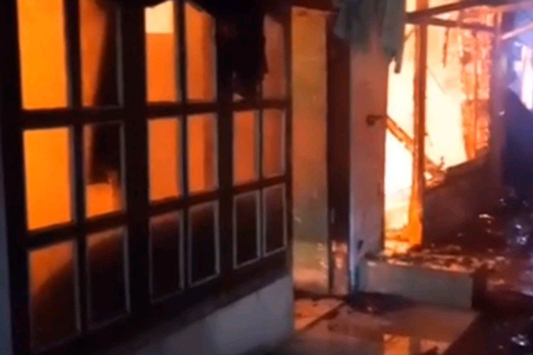 Dua Rumah di Karanglo Probolinggo Terbakar saat Pemadaman Listrik