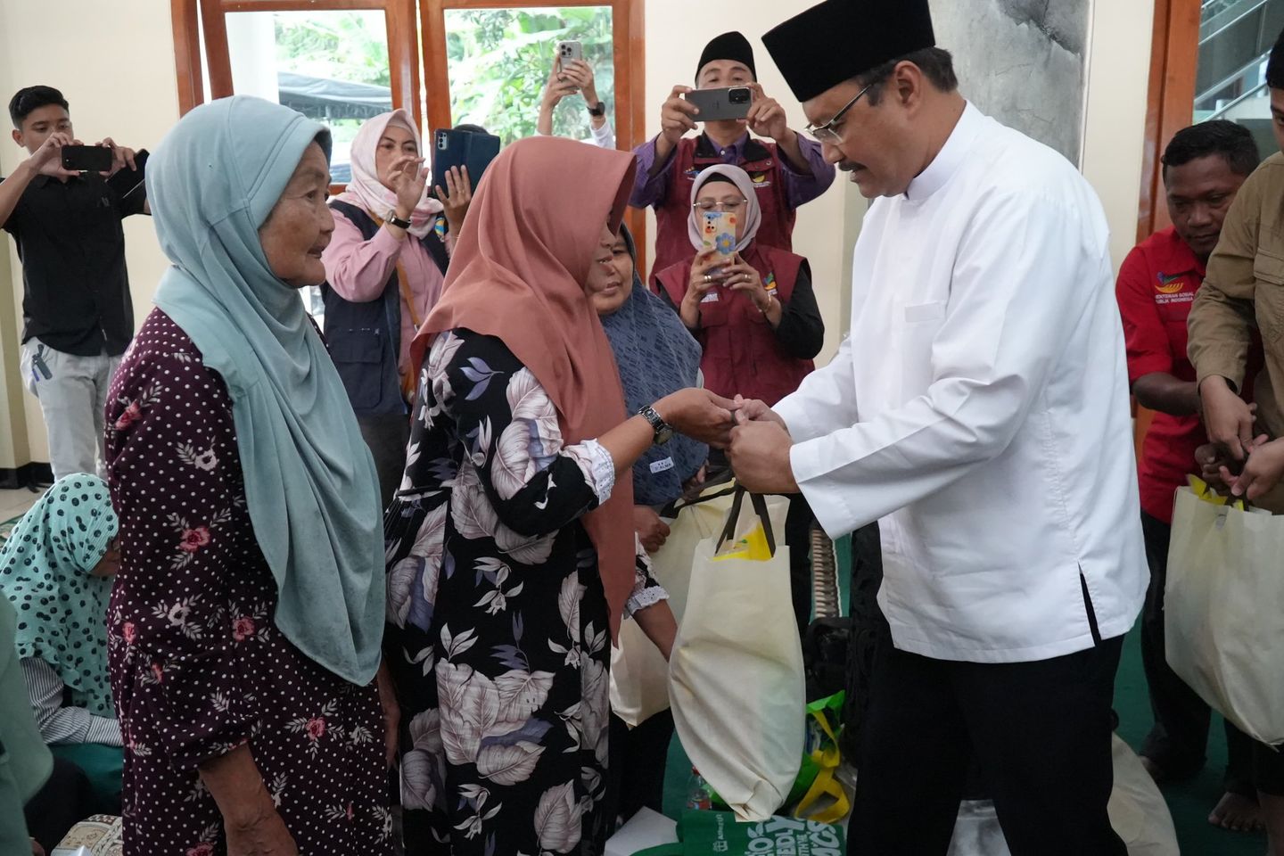 Gus Ipul Berharap Warga Usia Produktif Tak Bergantung Bansos