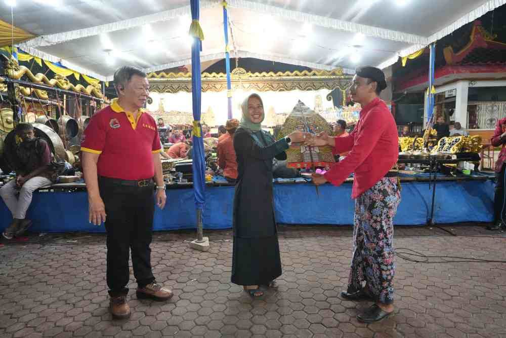 Pagelaran Wayang Kulit di Kelenteng Hok Sian Kiong, Ning Ita: Harmoni yang Indah