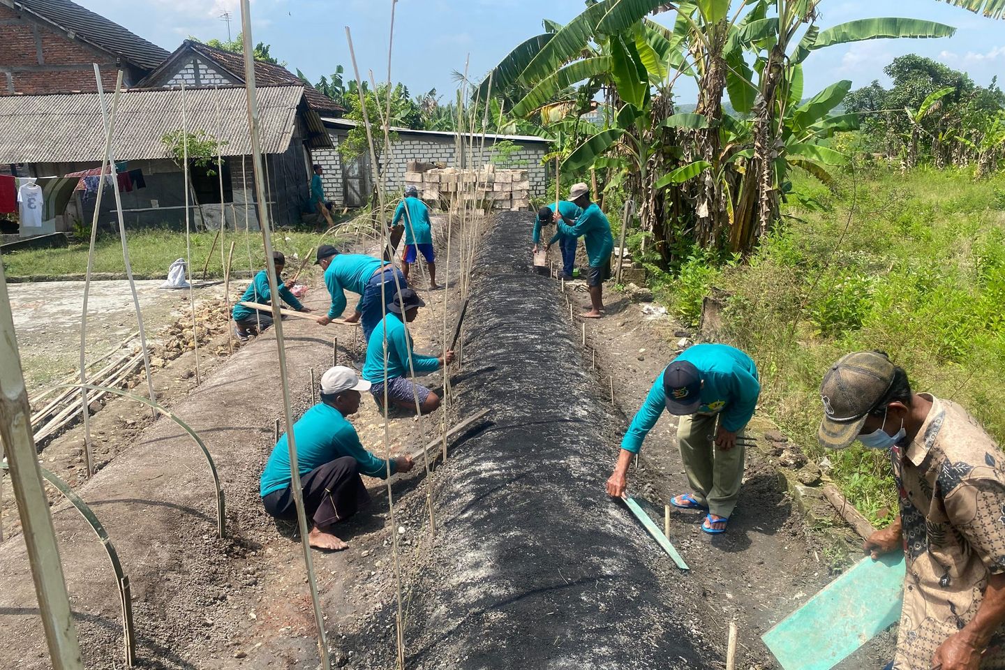 Petani Lamongan Dilatih Memproduksi Bibit Tembakau untuk Efisiensi Biaya