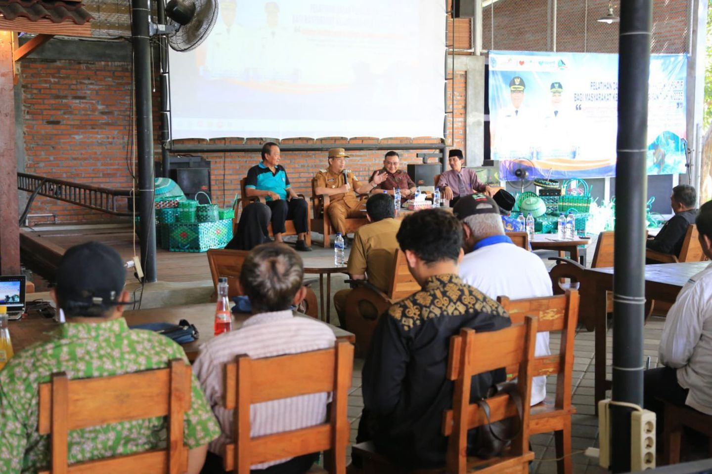 Pacu Industri Kreatif, Pokmas Sriti Mandiri Kota Probolinggo Gelar Pelatihan Anyaman Kreatif