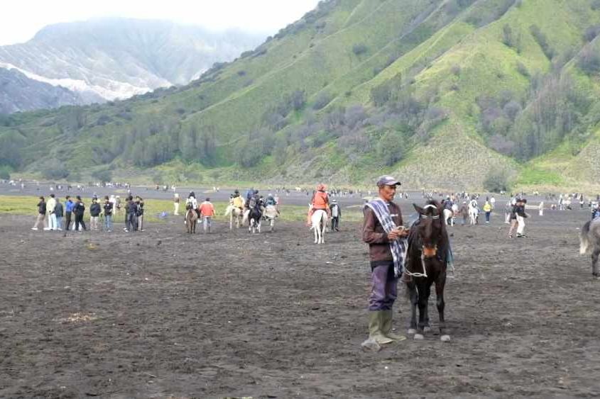 Libur Panjang Hari Raya Waisak, Gunung Bromo Dipadati Wisatawan 